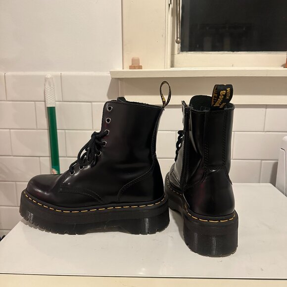 Dr Martens Jadon Boot Smooth Leather Platforms Women Size 7 (fits like 8/8.5) - Picture 1 of 4